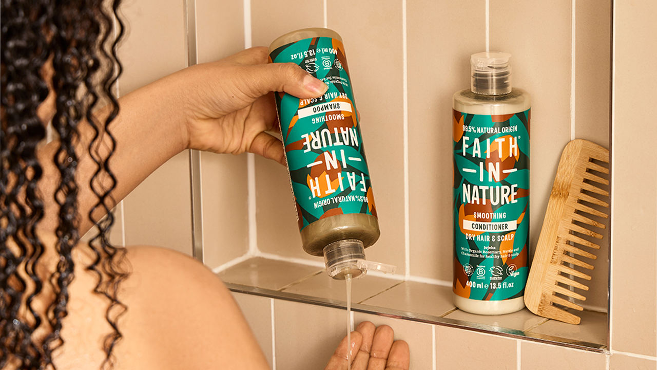 The Benefits of Jojoba Oil for Hair